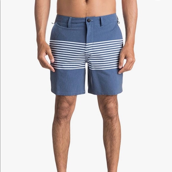 Quiksilver Blue Men's Echo Stripe Amphibian 18 Hybrid Shorts. Size XS - Picture 2 of 11